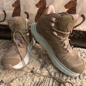 Hoka Women’s Anacapa 2 hiking boots